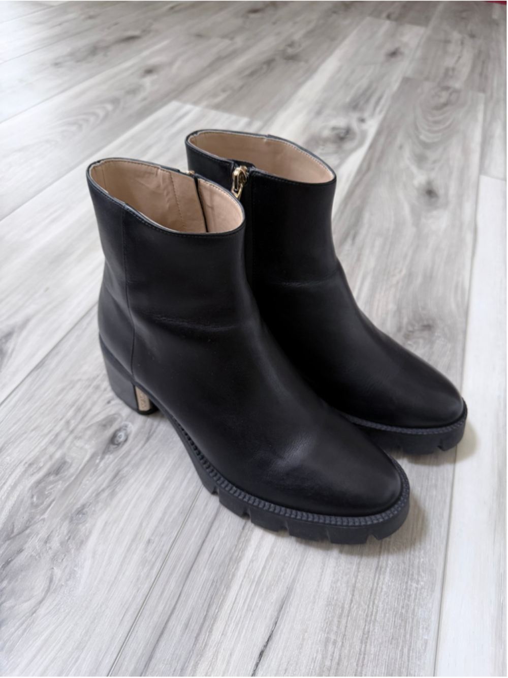 Coach C5910 Black Leather Lug Sole Ankle Boots Women’s 8.5B Side Zip